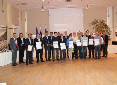 Skupinska slika vseh najboljAih nagrajenih inovatorjev iz gorenjske regije